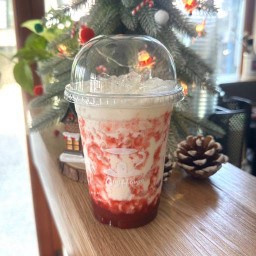 นมสดสตรอเบอร์รี่