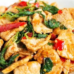 ผัดกระเพราหมูชิ้น - ราดข้าว