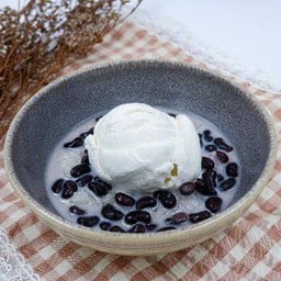 ไอติมกะทิข้าวเหนียวถั่วดำ