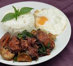 ผัดพริกแกงปลาดุกใส่มะเขือเปราะ(เป็นกับข้าว)รสเด็ด