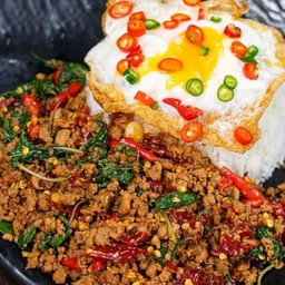 ข้าวราดผัดกะเพราหมูสับพริกแห้ง(ไม่รวมไข่ดาว)