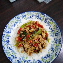 ข้าวราดกะเพราไก่สับ