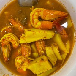 แกงส้มกุ้งยอดมะพร้าวอ่อน หอมพริกแกงมาก