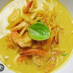 แกงกะทิมะละกอสับใส่กุ้ง