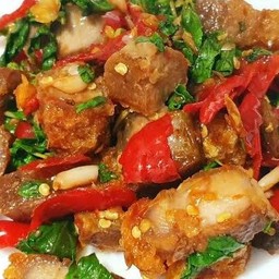 กระเพราหมูกรอบ (เป็นกับข้าว)