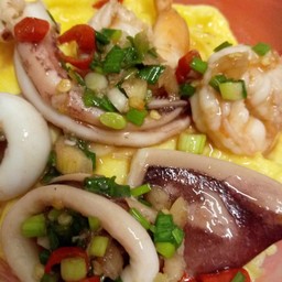 ข้าวหน้าไข่ข้นหมึกกุ้งคั่วพริกเกลือ