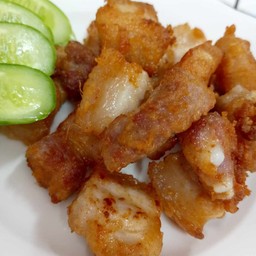 ข้าวหน้าสามชั้นทอดน้ำปลา