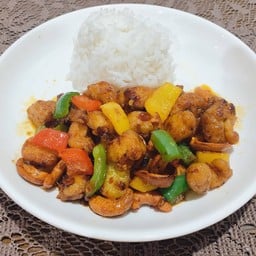 ข้าวราดไก่ผัดเม็ดมะม่วงเจ