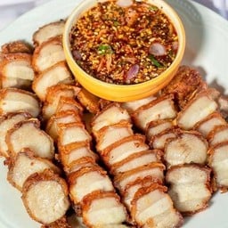 หมูกรอบจิ้มแจ่ว