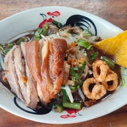 ก๋วยเตี๋ยว ขาหมู