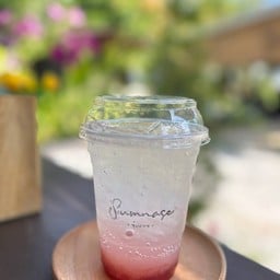 ลิ้นจี่สตอเบอร์รี่โซดา