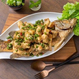 ปลากะพงราดพริกขี้หนูสวน