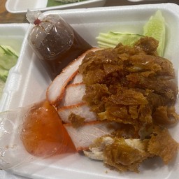 ข้าวมันไก่ทอด+หมูแดง+หมูกรอบ