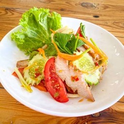 ยำคอหมูย่าง