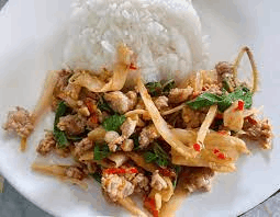 ข้าวกะเพราหน่อไม้ดอง