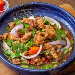 ยำนัวคอหมูทอด