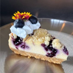 Blueberry Crumble Cheesecake