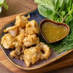 ปลาหมึกทอดน้ำปลา