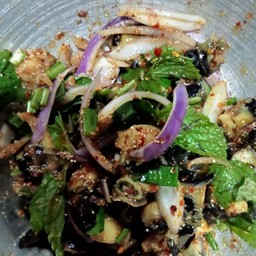 ลาบก้อยหอยโข่ง