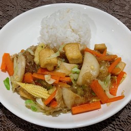 ข้าวราดผัดวุ้นเส้นเต้าหู้เจ
