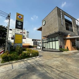 ในปั้ม Susco ริมถนนอิสรภาพ !!