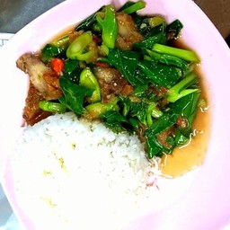 ข้าวราดคะน้า