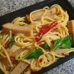 สปาเก็ตตี้หมูยอผัดพริกแห้ง