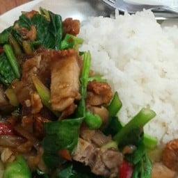 สถานี กระเพราหมูกรอบ& หมูกรอบนายบี