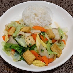 ข้าวราดผัดผักรวมเต้าหู้เจ