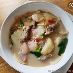แกงหน่อไม้ส้มขาลาย(เนื้อวัว)