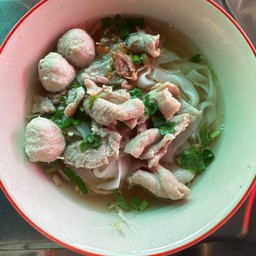 ก๋วยเตี๋ยวป้าติ๊บ  สาขา2  สบตุ๋ย