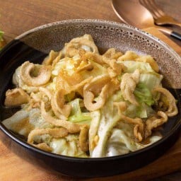 กะหล่ำปลีผัดน้ำปลากากหมู