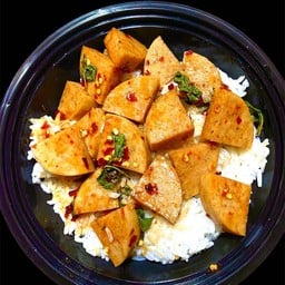 ข้าวกะเพราหมูยอ