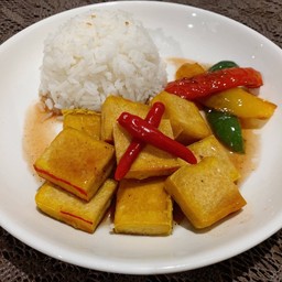 ข้าวราดเต้าหู้ซอสมะขามเจ