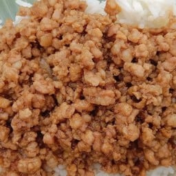 ข้าวหน้าหมูสับคั่วน้ำปลา