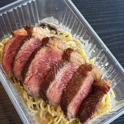 สปาเก็ตตี้เห็ดแชมปิญองซอสทรัฟเฟิล with Beef