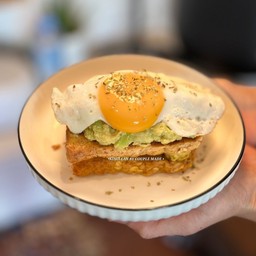 แซนวิชอะโวคาโด้ & ไข่ดาว - Avocado & egg Sandwiches
