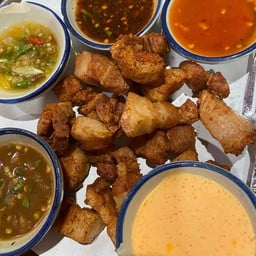 สามชั้นคั่วน้ำปลา