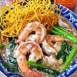 ราดหน้าหมี่กรอบกุ้ง