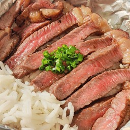 ข้าวหน้าเนื้อย่าง น้ำจิ้มแจ่ว ไซค์อิ่มเบา