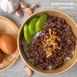 เตี๋ยวคั่วไก่ กะเพราพริกแห้ง ส้มตำ คอหมูย่าง ตามสั่ง
