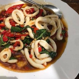 กะเพราหมึก