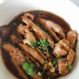 ก๋วยเตี๋ยวตีนไก่