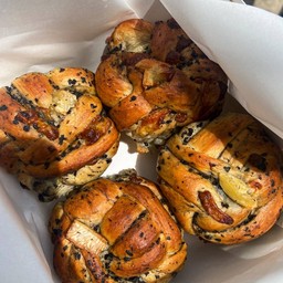 Truffle Buns with Brie and Mozzarella Set