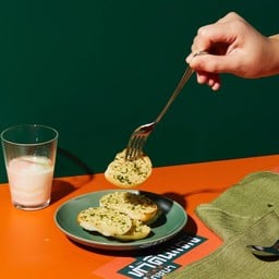 หมั่นโถวปิ้งเนยกระเทียม 40.-