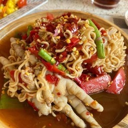 ตำมาม่าตีนไก่