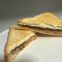 เมนูพิเศษ แซนวิชเนยถั่วล้วน 2 ชิ้น กรอบๆ