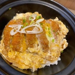 คินซังข้่าวมันไก่ ถนนสุขุมวิท หน้าคอนโดลุมพีนี