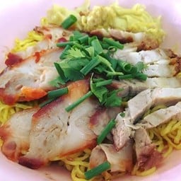 ชายสี่หมี่เกี๊ยว by อ๊อฟ แยกเกษมพล