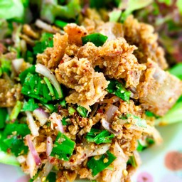 ยำไก่แซ่บ